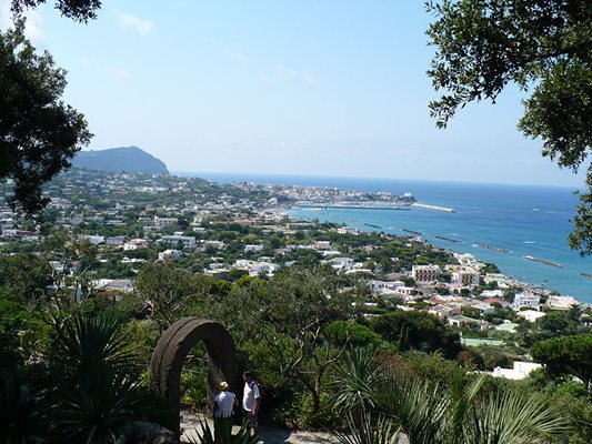 Иския е популярен туристически остров край Неапол. СНИМКА: УИКИПЕДИЯ