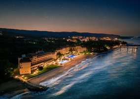 Хотел “Ривиера Бийч” – 20 години тишина и комфорт във величествен парк край морето