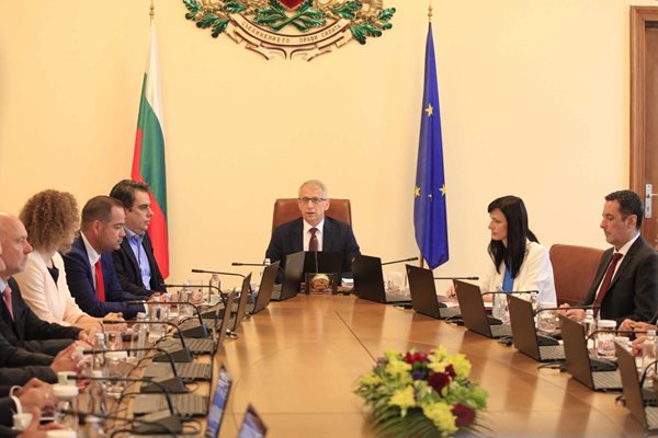 Премиерът Николай Денков на заседание на МС
Снимка: Велислав Николов