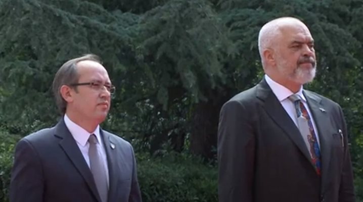 Косовският премиер Абдула Хоти и албанският му колега Еди Рама КАДЪР: Youtube/Edi Rama