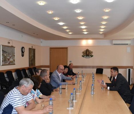 Синдикатите от ВМЗ се срещнаха с министъра на икономиката Никола Стоянов.