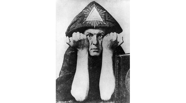 Сатанистът Алистър Кроули е бил близък с Дюранти.