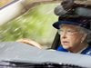 Кралица Елизабет II подкара "Ягуар"