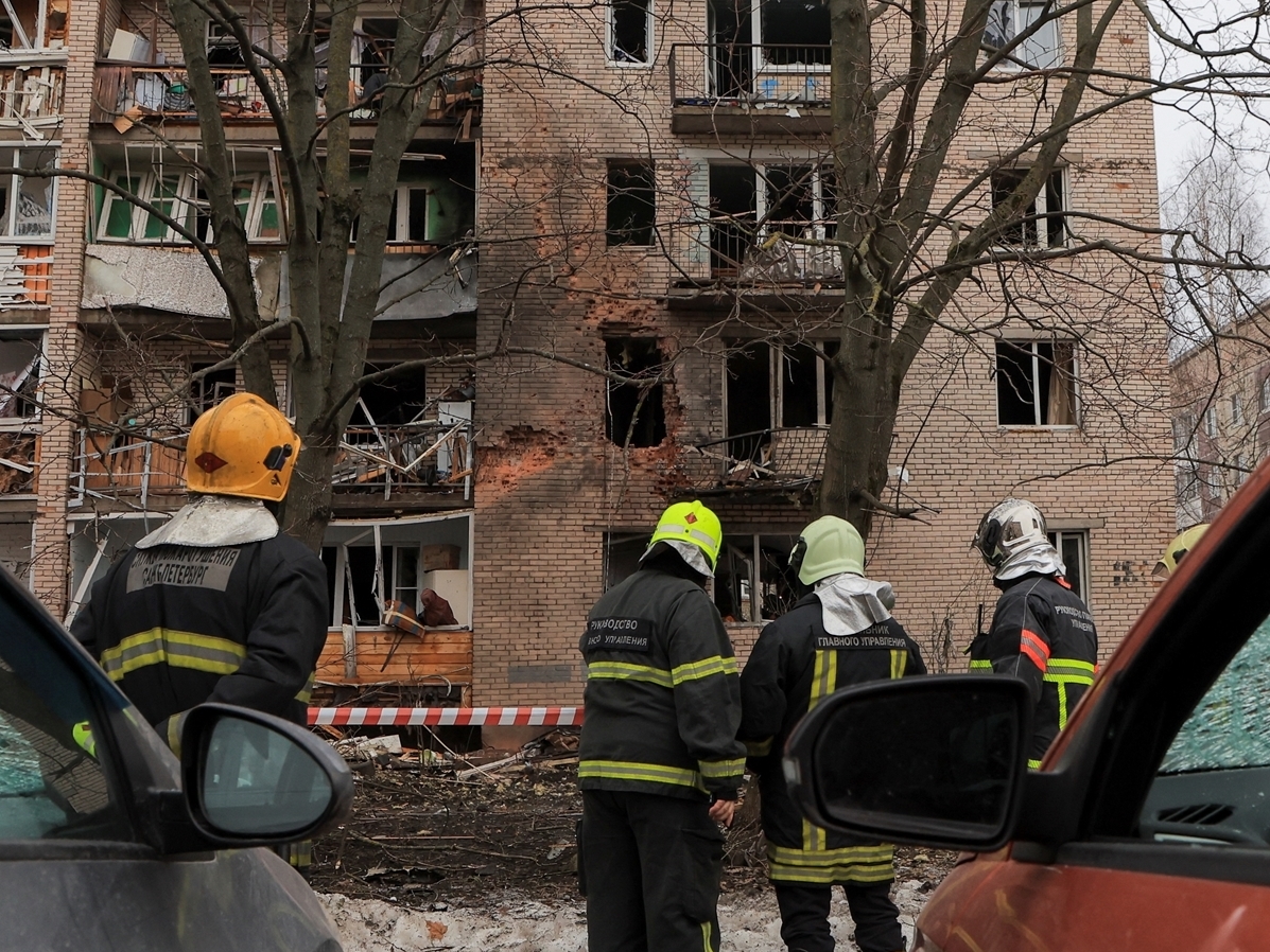 Дрон взриви две жилищни сгради в Санкт Петербург, евакуираха хора