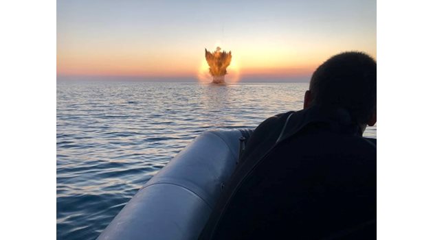 Плаваща морска мина е окрита край Шабла и неутрализирана от Морския спасителен координационен център Снимки: Министерство на отбраната