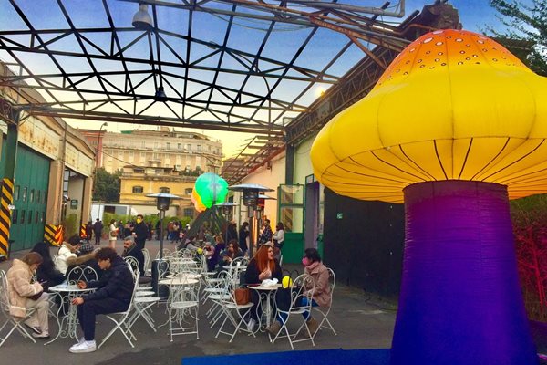 Гараж в Рим, където навремето бяха паркирани автобуси от общинската фирма АТАК, се превърна в първия музей на балоните и надуваемото изкуство в Италия.
Снимки: Виолина Христова