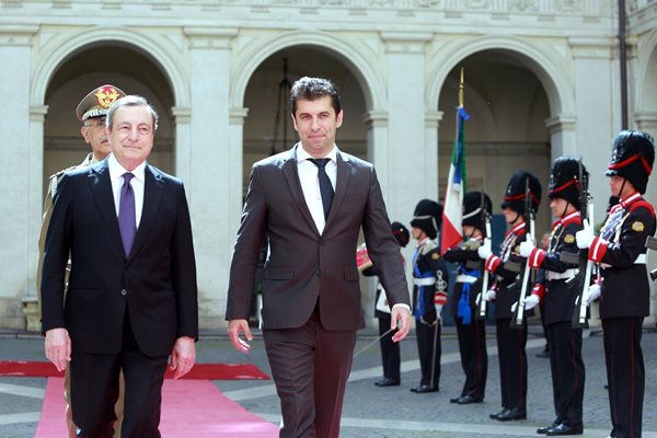 Премиерът Кирил Петков бе приет от италианския министър-председател Марио Драги.

СНИМКА: МС