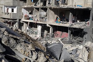 Израелски бомби изравниха със земята джамия в Рафах, разрушени са и къщи