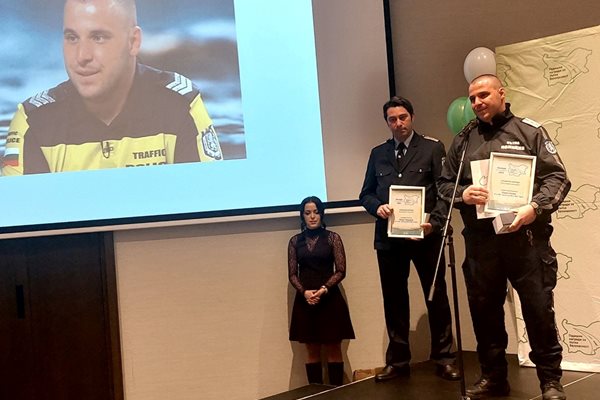 Румен Колев взе специалната награда на фондацията за пътен полицай.