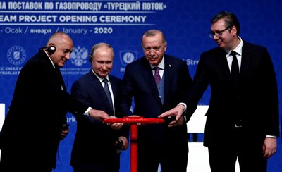 Българският премиер Бойко Борисов и президентите на Русия, Турция и Сърбия (от ляво на дясно) присъстват на церемония за официалното пускане на газопровода “Турски поток” през януари 2020 г. СНИМКА: СНИМКА: РОЙТЕРС