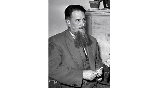 Акад. Игор Курчатов е смятан за бащата на "мирния съветски атом".