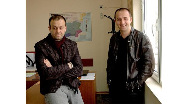 АФЕРИСТИ: Пловдивчаните Лъчезар Йонов и вторият от пловдивската бригада Петър Тарълов бяха натирени от футболното съдийство.
