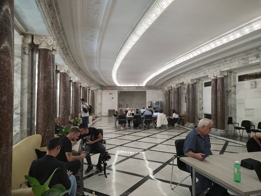 Залата, предвидена за работна на журналистите