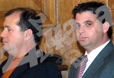 Рамез Шараф (вдясно) с брат си Газуан през 2005 г., когато подписват една от сделките си с Министерството на отбраната.