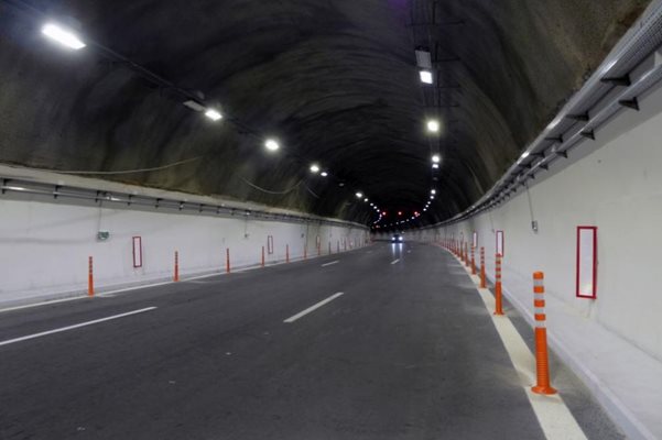 Утре шофьорите да карат с повишено внимание в тръбата за София в тунел „Големо Бучино“ на АМ “Струма“. Снимка: АПИ