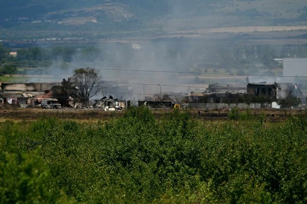 Част от сградите на изгорелите складове край Елин Пелин