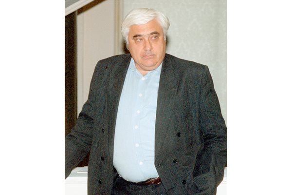 Андрей Луканов е убит на 2 октомври 1996 г. пред дома си.