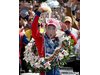 Такума Сато спечели "500-те мили на Индианаполис", двигателят на Алонсо гръмна