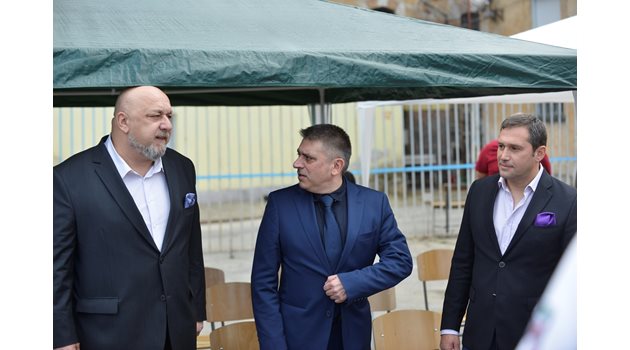 Министрите Красен Кралев и Данаил Кирилов изгледаха 
с интерес двубоите.