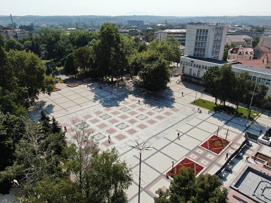 Монтана -централният площад "Жеравица"