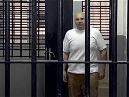 Орлин Йорданов идва на среща с екип на Би Ти Ви в затвора в Итаи.
СНИМКИ: БИ ТИ ВИ
