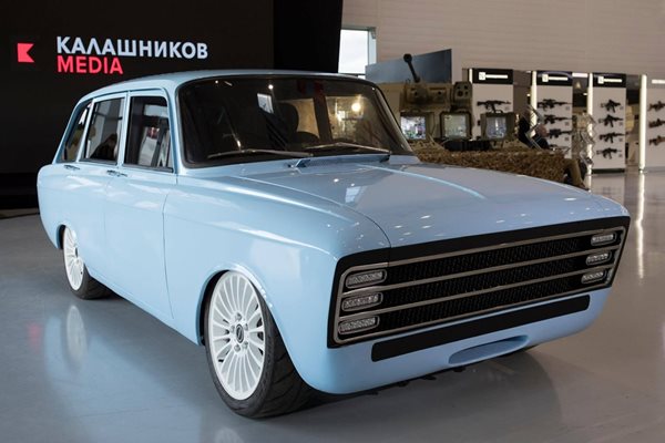 Производител на оръжия “Калашников” показа своя прототип на електромобил с ретро дизайн, чиято визията напомня на емблематичния “Москвич”.