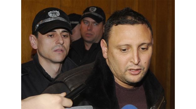 ИЗДЪНКА: Любомир Илиев - Къдравия лежи в ареста по показания на грузинеца Костя, когото е наел за мокри поръчки.