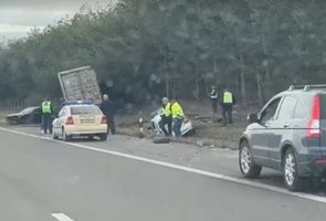 Тежка катастрофа на 67-ия км на автомагистрала "Тракия" СНИМКИ: Фейсбук/Катастрофи в София