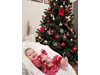 Дете под елхата: Кая посрещна първата си Коледа