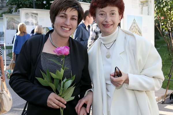 Авторката с удостоената с "Пулицър" Алексения Димитрова.  Снимка: Ромео Чолаков
