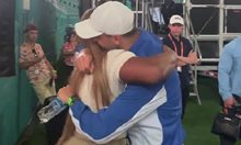 Вижте как Серина Уилямс вика за Григор и го прегръща след победата (Видео)