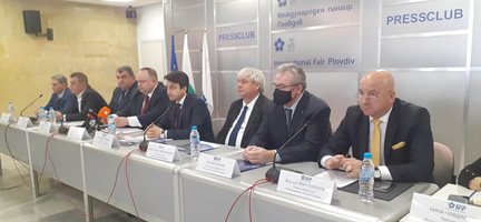 Зам.-министър в Пловдив: Преговаряме с производители на олио и хляб за цените