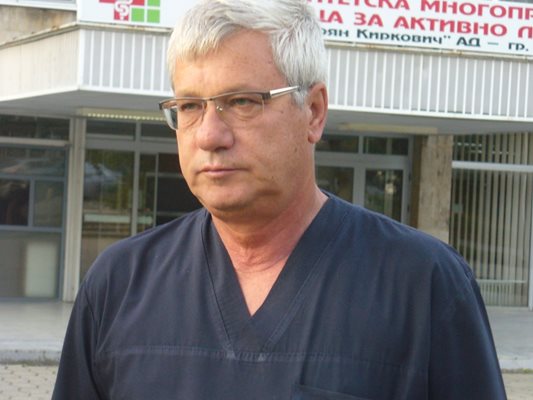 Тежко нощно дежурство имаше д-р Петко Михайлов, който пое през нощта грижата за пострадалите в интензивното отделение на Университетската болница в Стара Загора.
