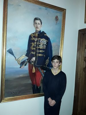 Най-малкият син на княз Кубрат Тирсо много прилича на цар Борис III като млад, затова на рождения си ден на 3 юни тази година той се е снимал пред портрета на прадядо си в дома на Симеон в Мадрид.