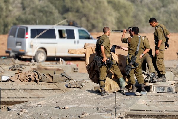 Израелската армия нанася удари по обекти на Хамас в Газа
