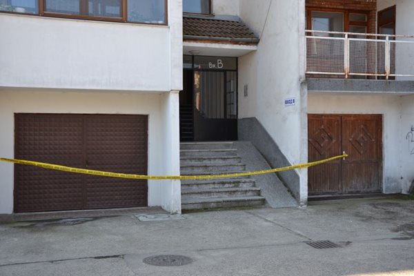 Кървавата трагедия се разиграла в понеделник в апартамент на последния шести етаж на блок в района на пазара. Снимки Авторът