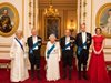 Кейт Мидълтън позира за семеен портрет с тиарата на принцеса Даяна