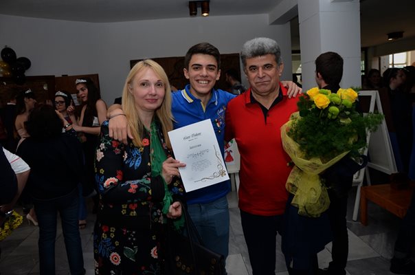 Павел Ковачев с родителите си