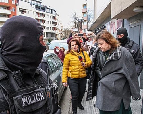 Цветелина Кънева действала в комбина с Георги Какалов и Димитър Бенин.