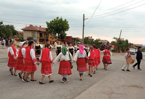 Извиха се хора в село Смоляновци.