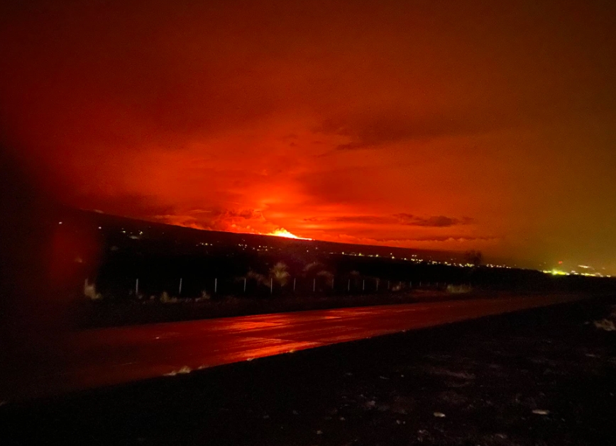 Изригна най-големият активен вулкан в света Мауна Лоа (Видео, Снимки)
