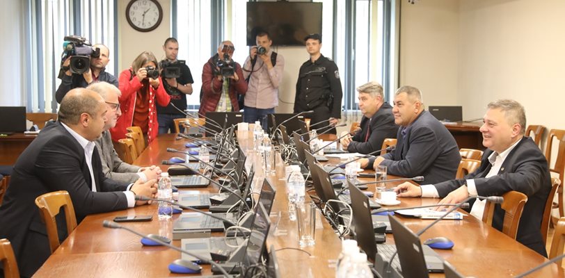 Прокурорската колегия избра Борислав Сарафов часове след указа на президента.