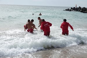 Рекорд: 29 се удавиха в морето през август, спасителите искат плажна полиция