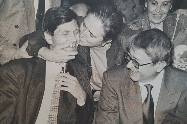 Жан Виденов управлява две години - през 1995 и 1996 г., а през 1997 г. е принуден да подаде оставка заради политическа, икономическа, социална и финансова криза, довели до срив на банките, хиперинфлация и международна изолация на България.