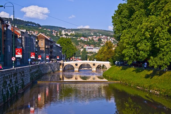 Жена бе простреляна в Сараево