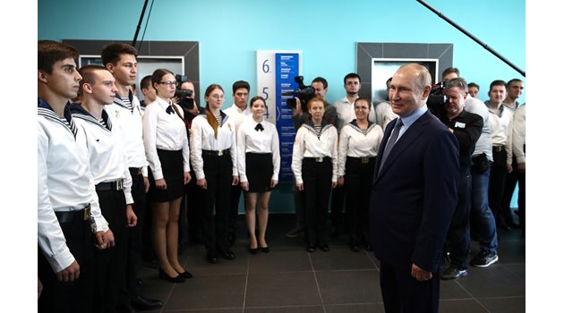 Владимир Путин на среща със студенти във Владивосток