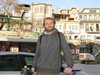 Учител по английски с  приятели чисти от бунища красиви места във Велико Търново