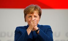 Меркел през сълзи: За мен бе голяма радост и чест. 10 минути аплодисменти (Снимки+видео)