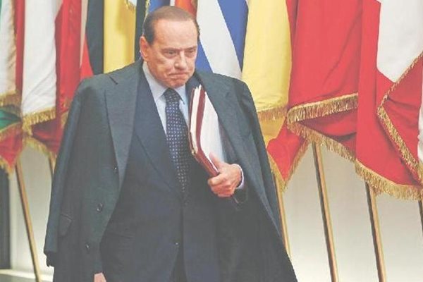 Измамниците действали с одобрението на Силвио Берлускони, твърди ищецът Нийл Кийнън.