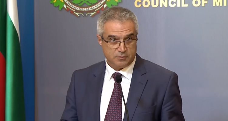 Министър Радев: Аварии има по електроразпределителните мрежи Запад и Север (На живо)